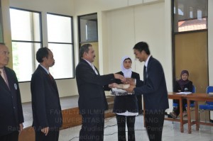 Yudisium Semester Genap Tahap II 2013-2014 FIK UM, 10-09-2014 089