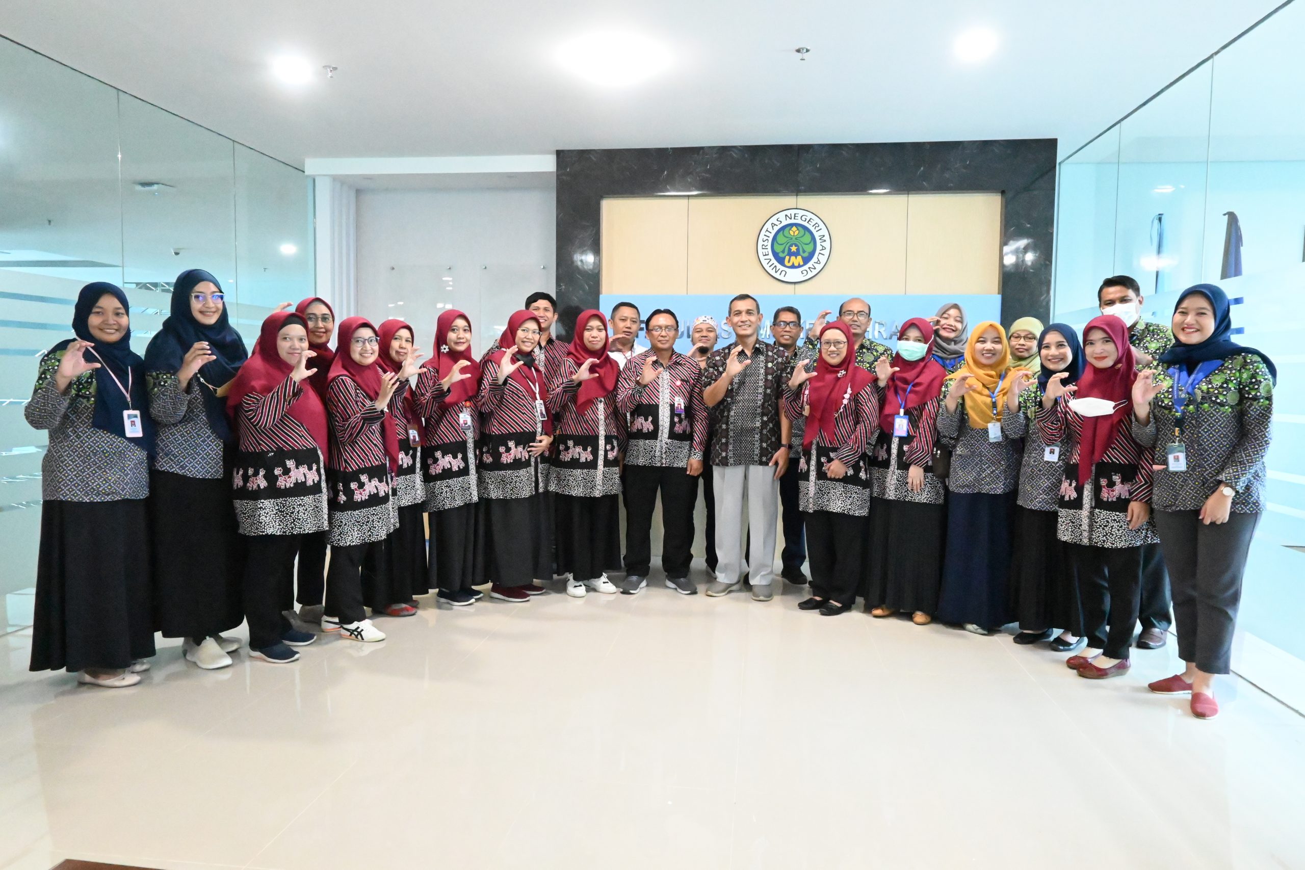 Benchmarking dengan FK UNW
