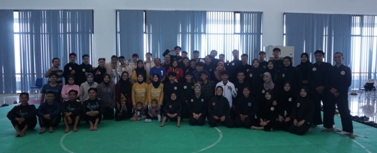 Optimalisasi Tujuan Pembangunan Berkelanjutan Pendidikan Berkualitas (SDG 4) dan Kemitraan Global (SDG 17) : Tim PON Pencak Silat Kalimantan Timur Bersilahturahim dengan Pesilat FIK UM melalui Try Out Latih Tanding Pencak Silat di FIK UM