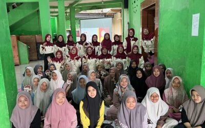 Tingkatkan Pengetahuan Personal Hygiene, Mahasiswa Ilmu Kesehatan Masyarakat FIK UM Gelar Edukasi “Flow and Glow Girls Day” di MA An-Nur Al-Huda, Malang