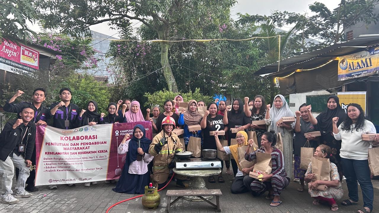 Berawal dari Dapur, Universitas Negeri Malang Perkuat Kesiapsiagaan Kebakaran Perempuan di Kampung Pulosari