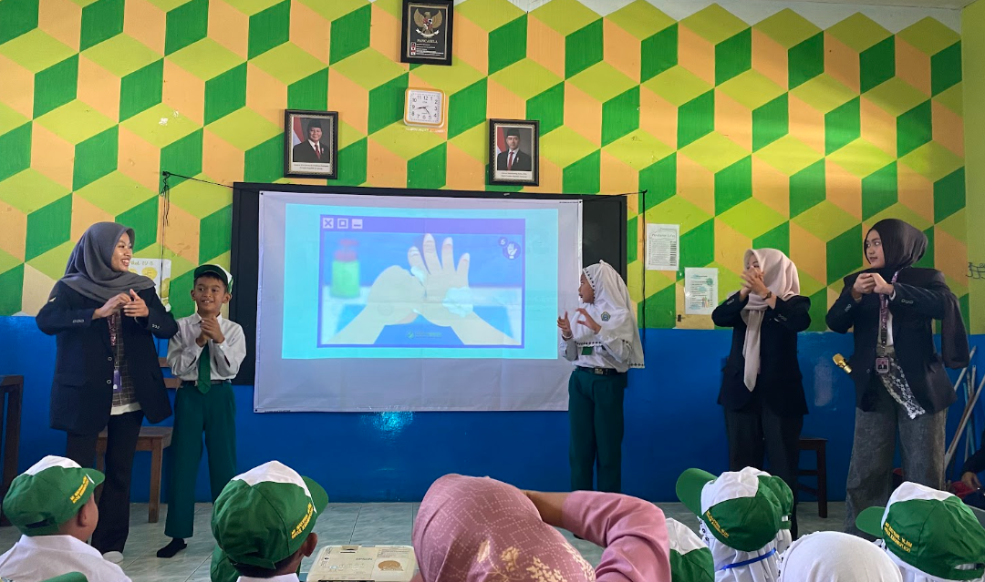Mahasiswa UM-BBM Tematik Peduli Stunting Desa Bocek Laksanakan Program SEHATI CILIK di MIS Nasyrul Ulum untuk Meningkatkan Literasi Kesehatan Siswa