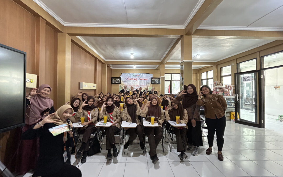 Mahasiswa Universitas Negeri Malang Tingkatkan Kesadaran Remaja Putri tentang Pencegahan Anemia melalui Program Breaking Barriers di SMK Farmasi Maharani